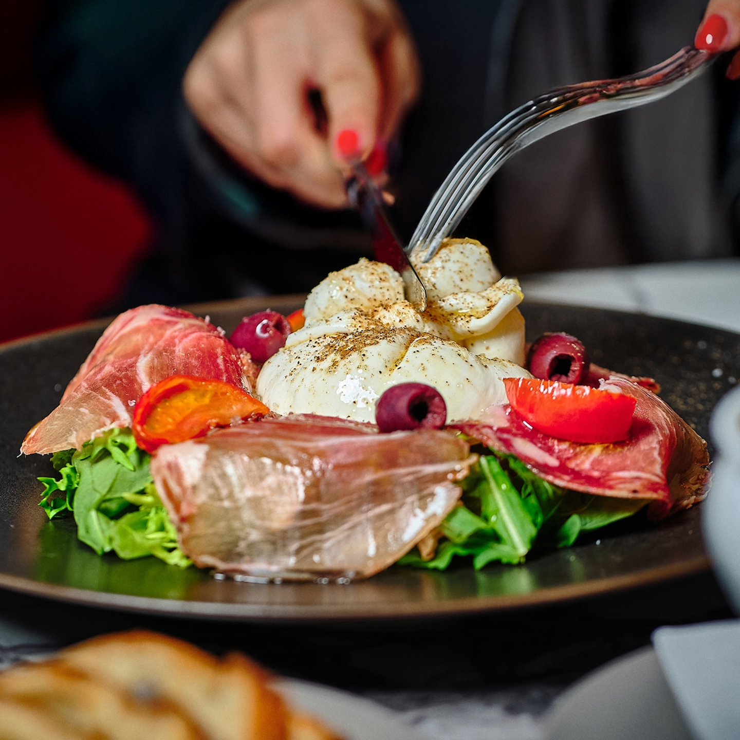 NINETEEN EIGHTY LOUNGE & BAR