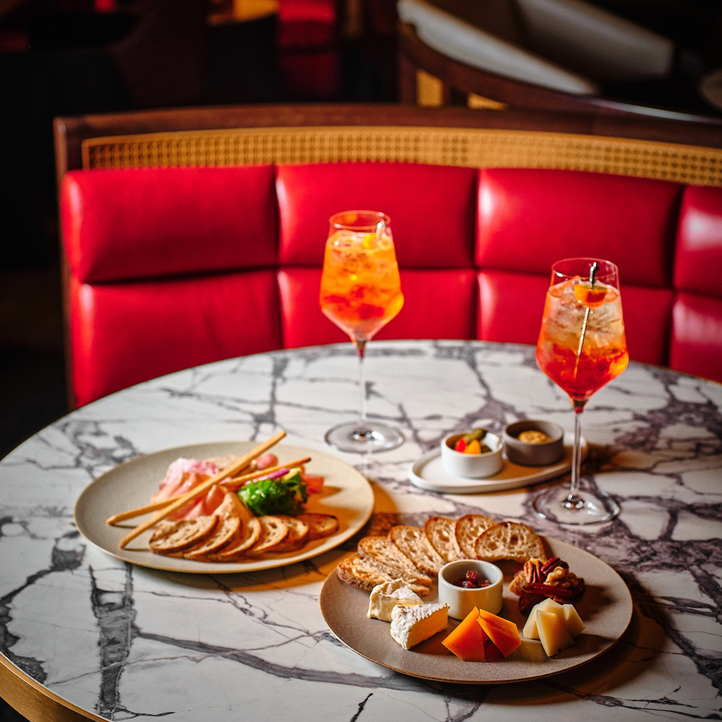 NINETEEN EIGHTY LOUNGE & BAR