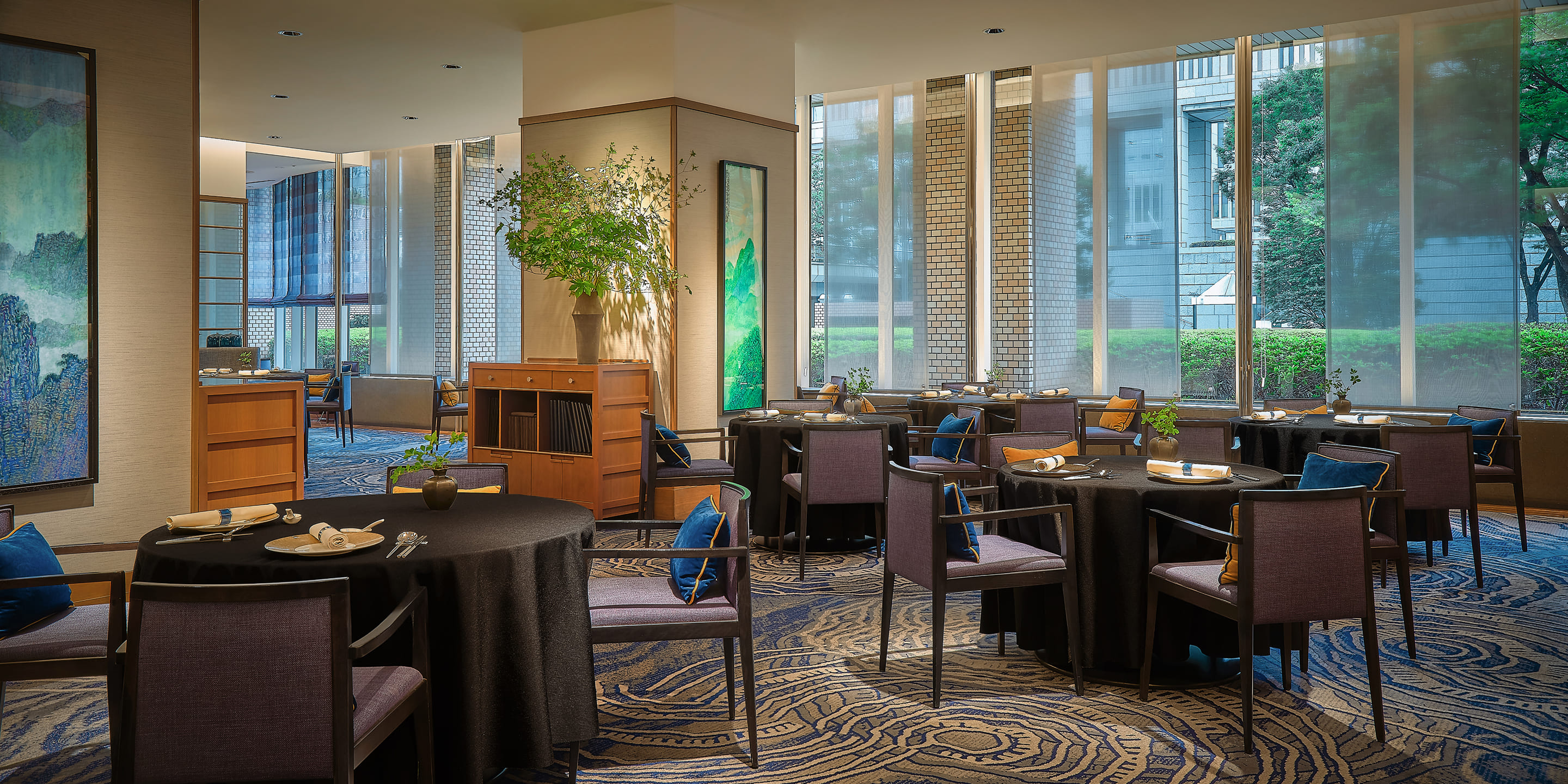 NINETEEN EIGHTY LOUNGE & BAR